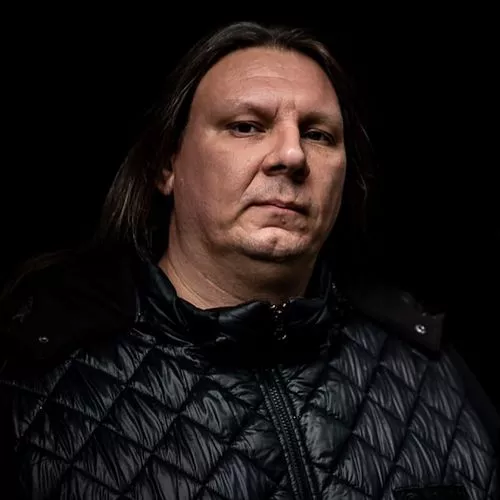 Владислав НовожиловLesley Knife