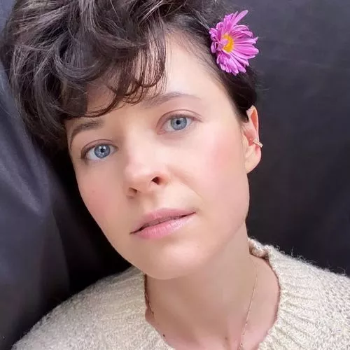 Мари Ворожи